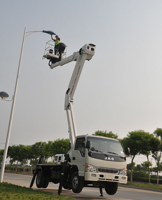 Camion nacelle télescopique